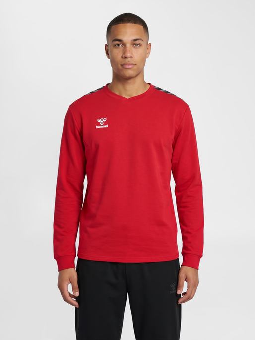hmlAUTHENTIC CO TRAINING SWEAT, TRUE RED, model