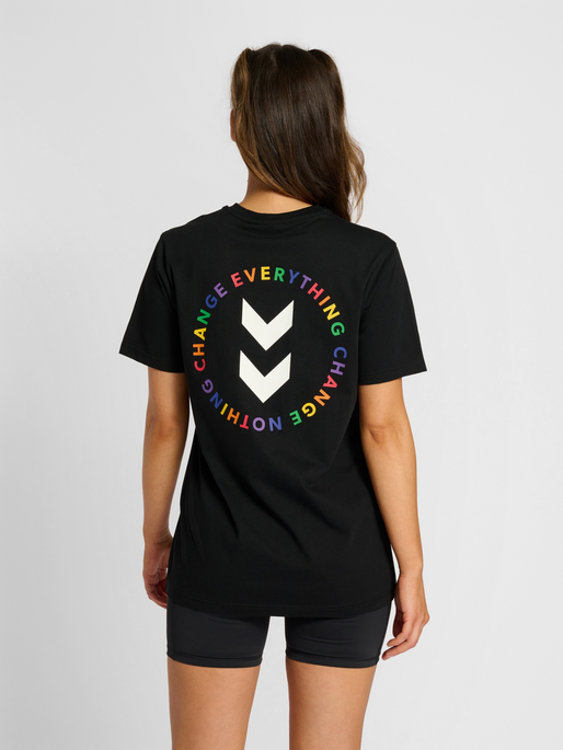 hmlEVERYTHING NOTHING T-SHIRT, 2001, model