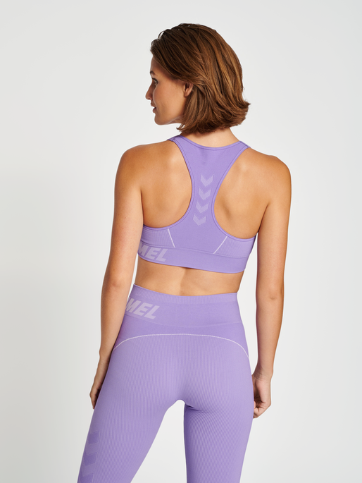 hmlTE CHRISTEL SEAMLESS SPORTS TOP, PAISLEY PURPLE, model