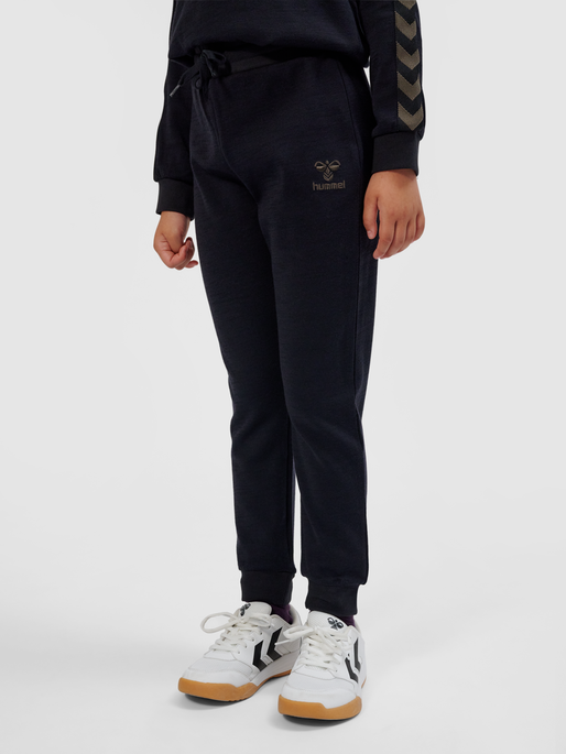 hmlWONG PANTS, BLACK, model