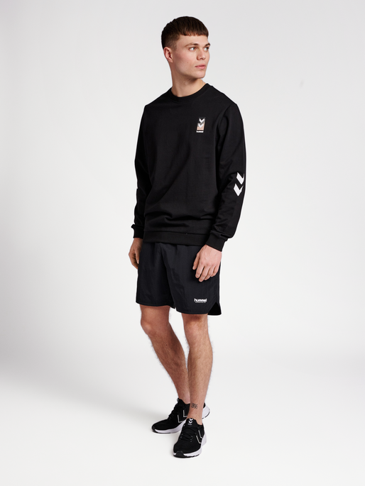 hmlLGC TRAVIS WOVEN SHORTS, 2001, model