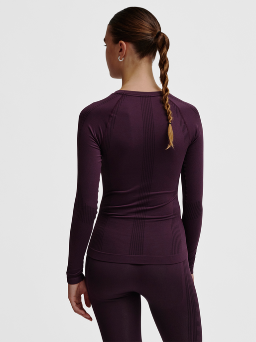 hmlMT SHAPING SEAMLESS T-SHIRT L/S, PLUM PERFECT, model
