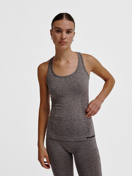 hmlCI SEAMLESS TOP, CHOCOLATE PLUM MELANGE, model