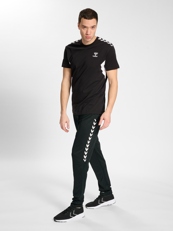 hmlSTALTIC COTTON T-SHIRT S/S, BLACK, model