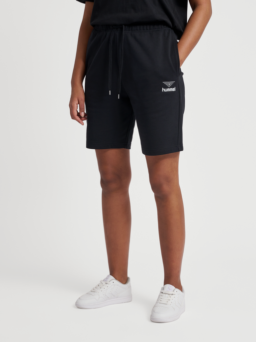 hmlHIVE WADE SWEATSHORTS, 2001, model