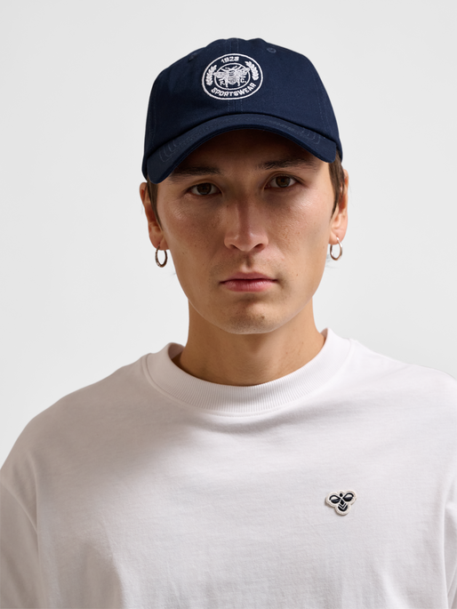 hmlBASEBALL CAP STADIUM, DRESS BLUES, model