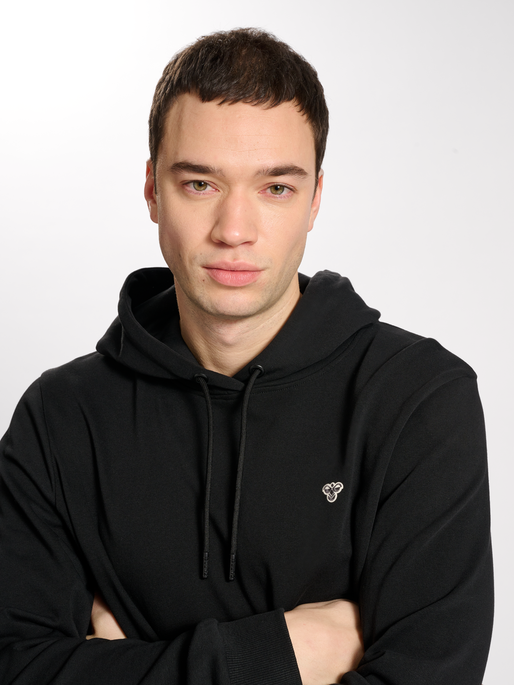 hmlIC FRED HOODIE, BLACK, model