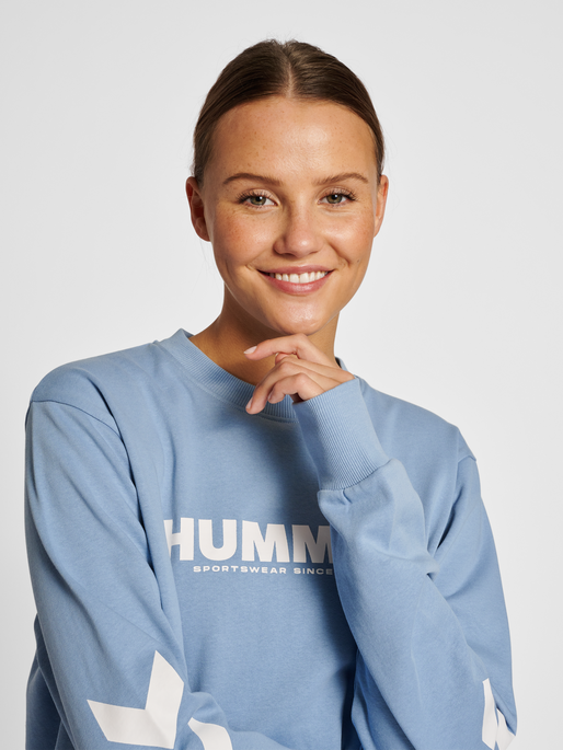 hmlLEGACY SWEATSHIRT, ASHLEY BLUE, model