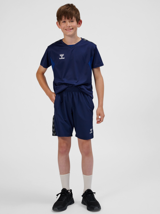 hmlAUTHENTIC WOVEN SHORTS KIDS, MARINE, model