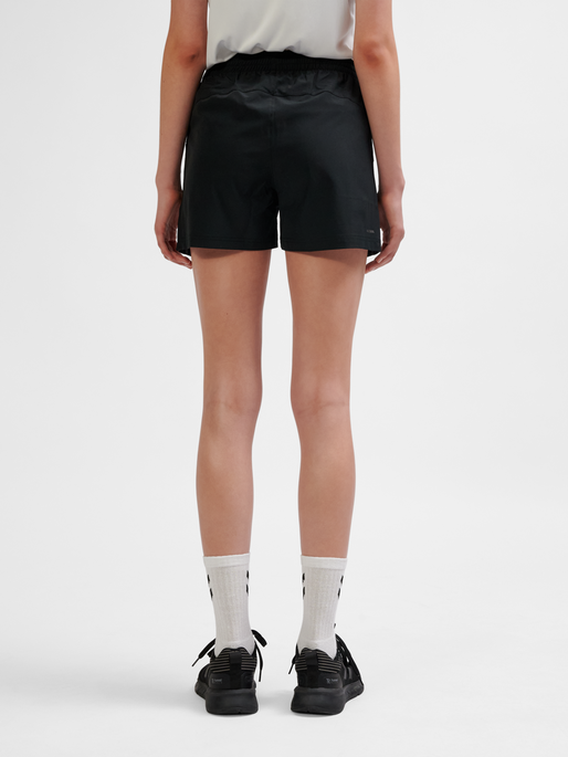hmlAUTHENTIC WOVEN SHORTS WOMAN, BLACK, model
