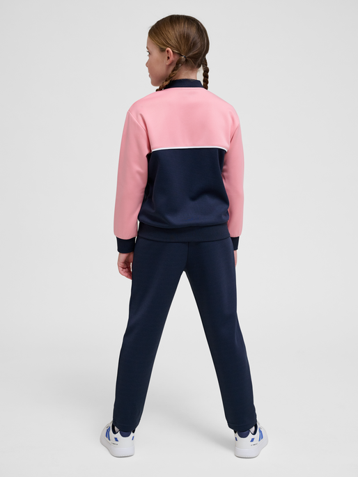 hmlDALLAS TRACKSUIT, PARISIAN NIGHT, model