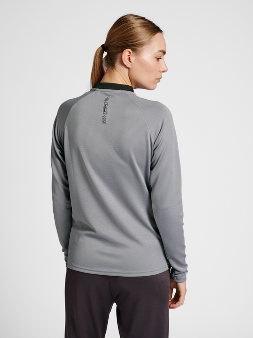 hmlGG12 ACTION HALF ZIP SWEAT WOMAN, ALLOY, model