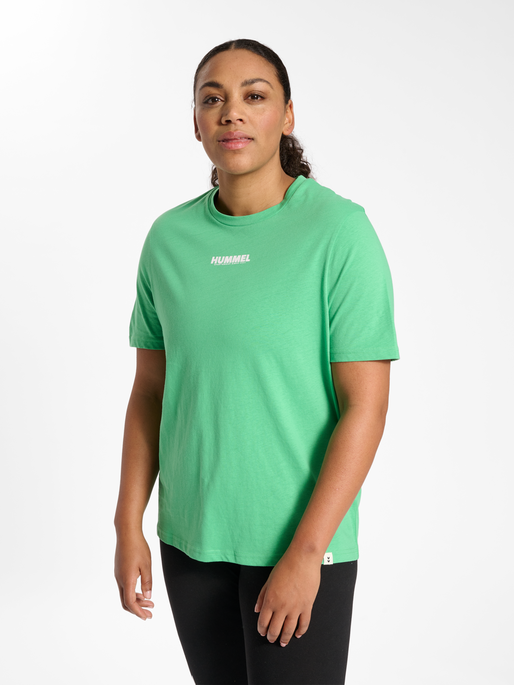 hmlLEGACY WOMAN T-SHIRT PLUS, GREEN SPRUCE, model