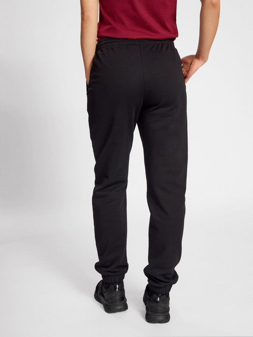 hmlLGC NATE SWEATPANTS, BLACK, model