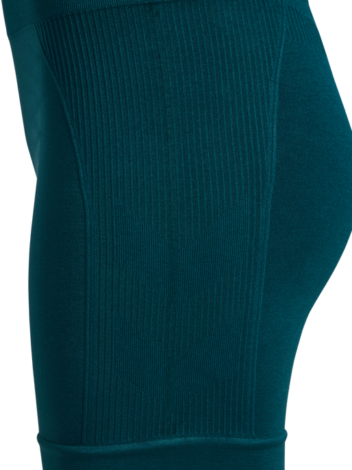 hmlTIF SEAMLESS SHORTS, DARK SEA, packshot