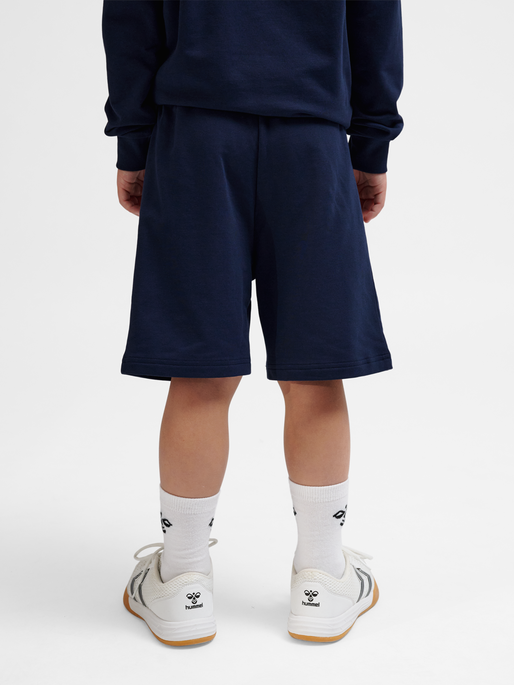 hmlTUKAS SHORTS, BLACK IRIS, model