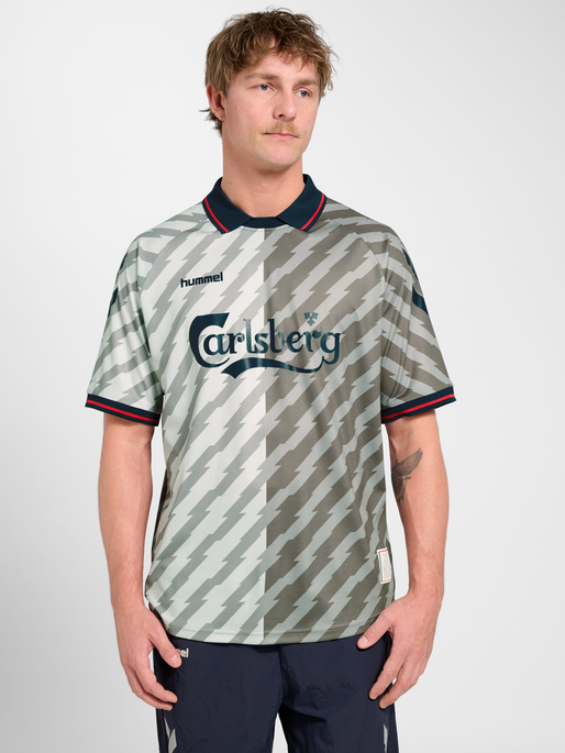 hmlWORLD 26 SOCCER JERSEY, LUNAR ROCK, model