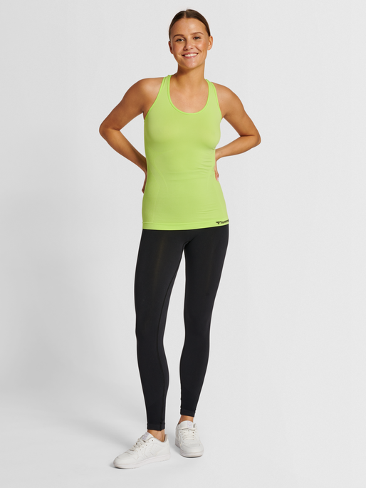 hmlTIF SEAMLESS TOP, SHARP GREEN, model