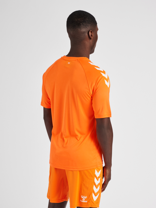 hmlCORE XK CORE POLY T-SHIRT S/S, ORANGE TIGER, model
