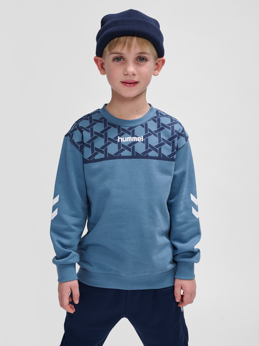 hmlPS SWEATSHIRT, CAPTAIN'S BLUE, model