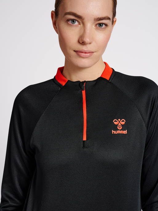 hmlGG12 ACTION HALF ZIP SWEAT WOMAN, BLACK/CHERRY TOMATO, model