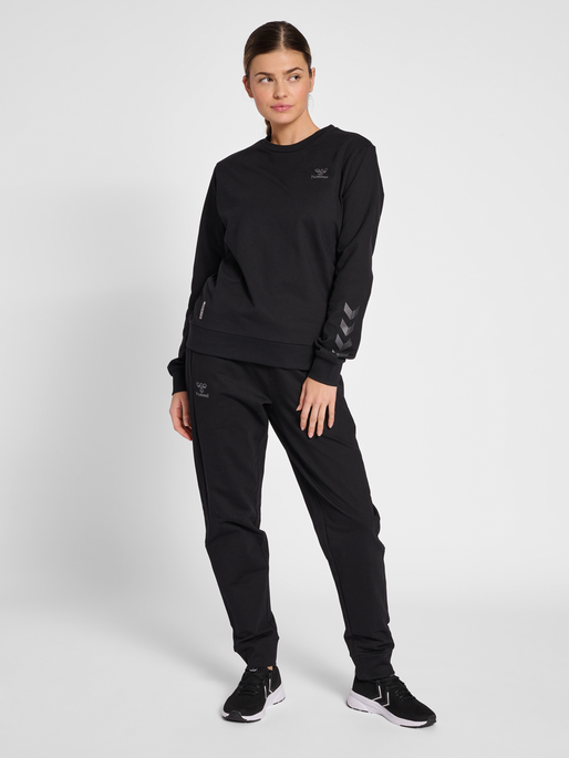 hmlOFFGRID COTTON SWEATSHIRT WO, JET BLACK/FORGED IRON, model