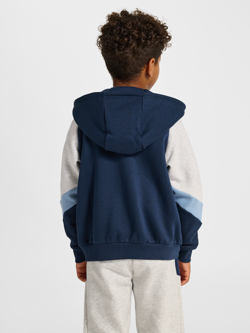 hmlJR LOOSE BLOCKED ZIP HOODIE, DRESS BLUES/FADED DENIM, model