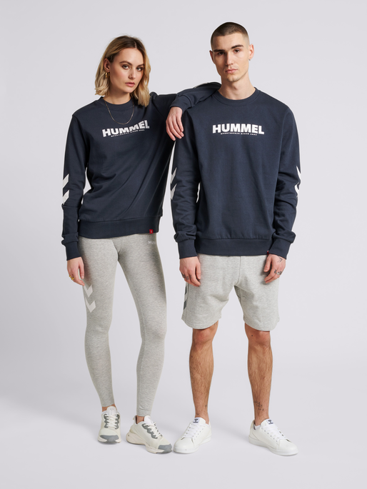 hmlLEGACY SWEATSHIRT, BLUE NIGHTS, model
