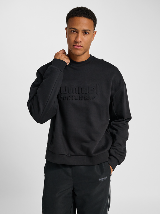 hmlBOXY CREW LOGO, BLACK, model