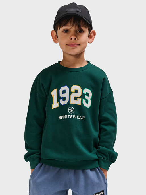 hmlKASON SWEATSHIRT, RAIN FOREST, model