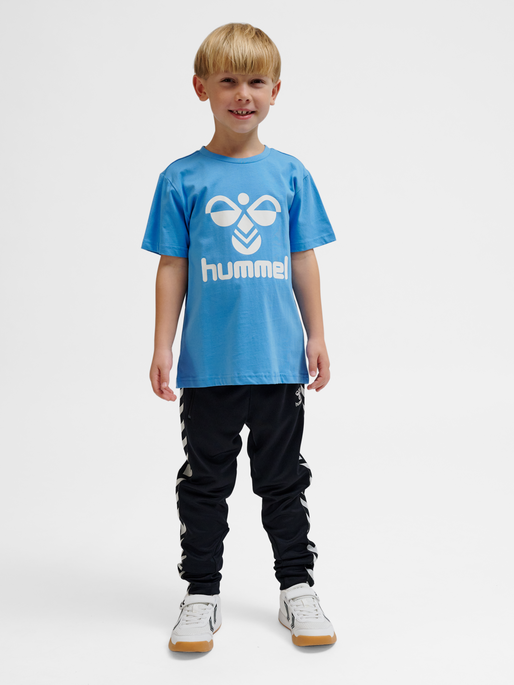 hmlTRES T-SHIRT S/S, LICHEN BLUE, model