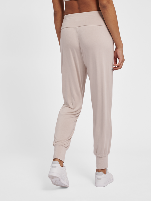 hmlMT FIONA LOOSE PANTS, CHATEAU GRAY, model