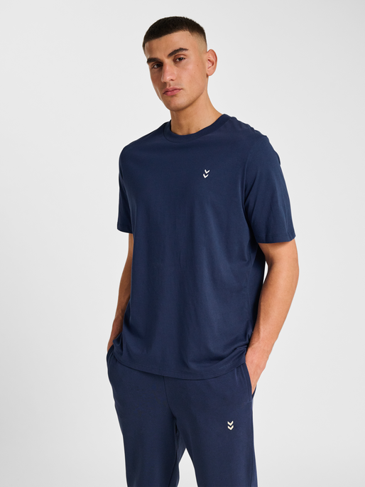 hmlPULSE T-SHIRT, DRESS BLUES, model