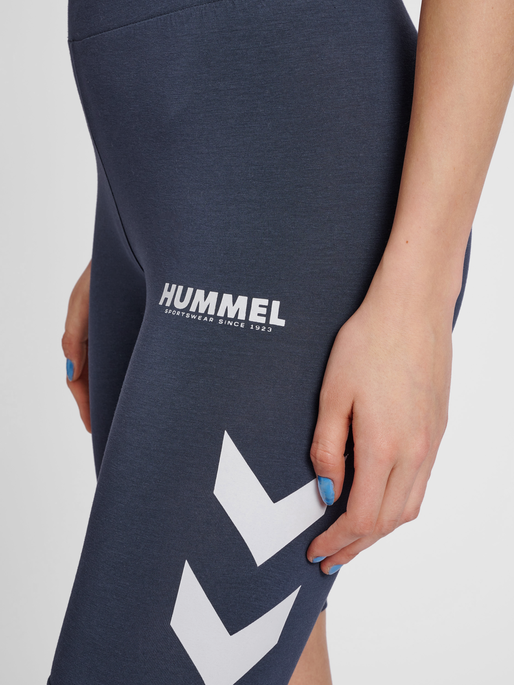 hmlLEGACY WOMAN TIGHT SHORTS, BLUE NIGHTS, model