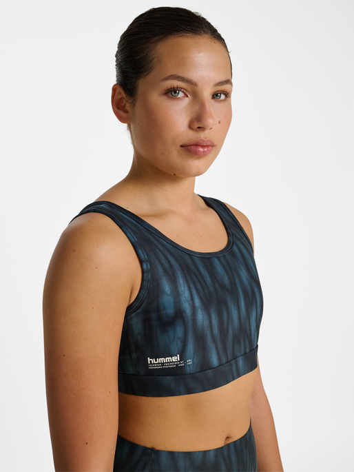 hmlHIIT AOP INTENSITY BRA, STARGAZER hmlHIIT AOP INTENSITY BRA, STARGAZER, model