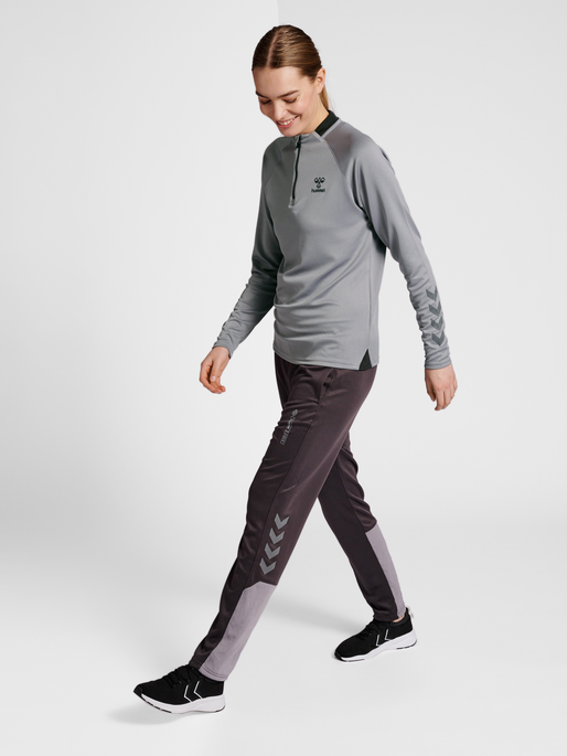 hmlGG12 ACTION HALF ZIP SWEAT WOMAN, ALLOY, model