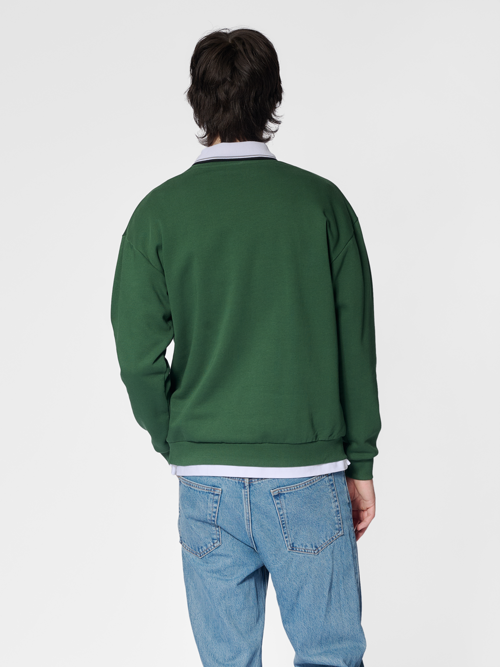 hmlLOOSE CREWNECK UNIVERSITY BEE, DARK GREEN, model