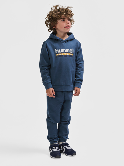 hmlTUKAS HOODIE, BERING SEA, model