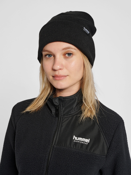 hmlLGC DELTA BEANIE, BLACK, model