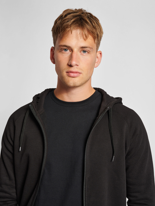 hmlRED CLASSIC ZIP HOODIE, BLACK, model