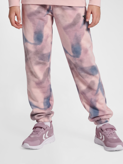 hmlJR LOOSE AOP PANTS BEE, PALE LILAC, model