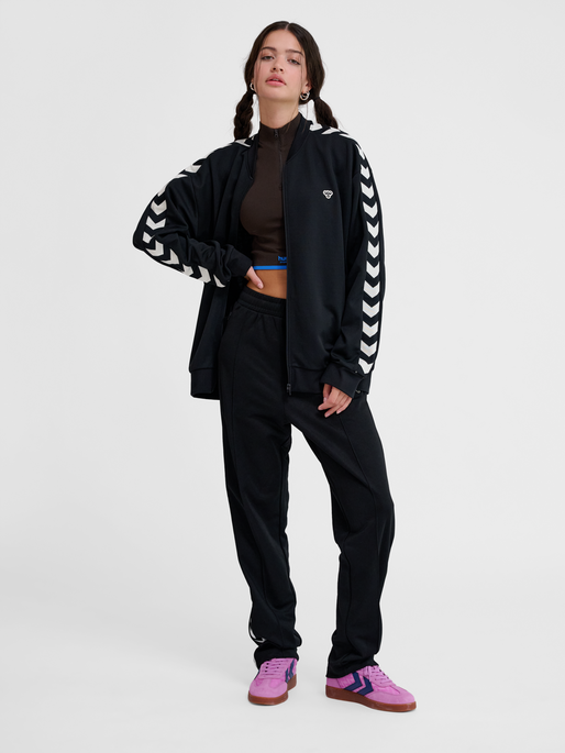 hmlARCHIVE REGULAR POLY ZIP JACKET, BLACK, model