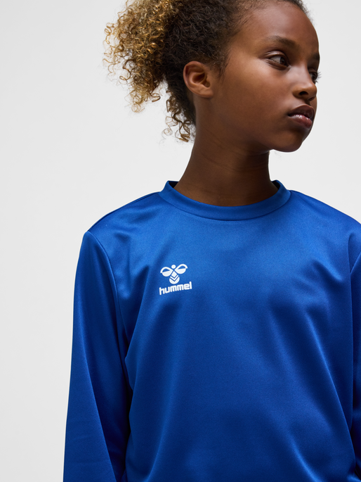 hmlESSENTIAL SWEATSHIRT KIDS, TRUE BLUE, model