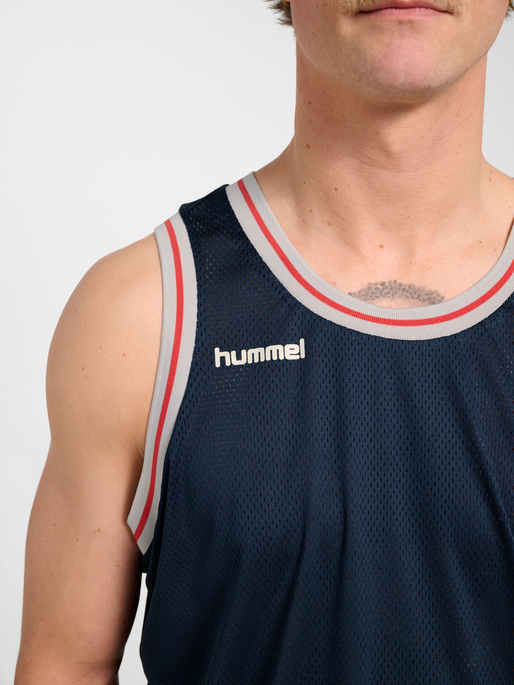 hmlWORLD 26 MESH TANK TOP, DARK SAPPHIRE, model