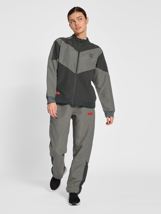 hmlPRO GRID WALK OUT JACKET WO, 2166, model