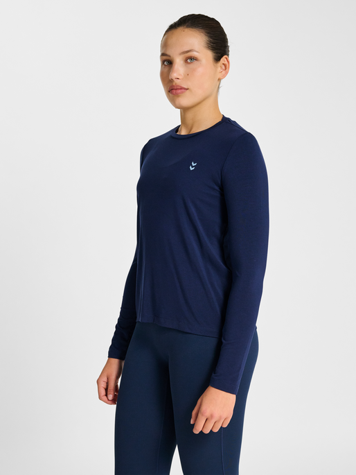 hmlYOGA SOFT LOOSE W T-SHIRT LS, DRESS BLUES, model