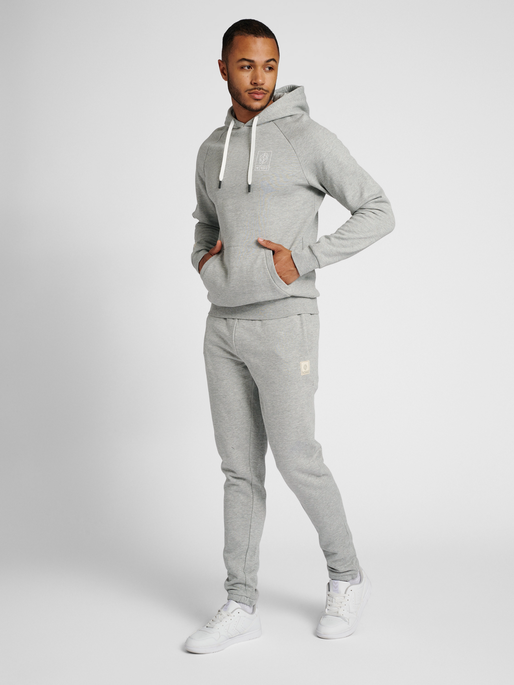 hmlGG12 SWEAT HOODIE, GREY MELANGE, model