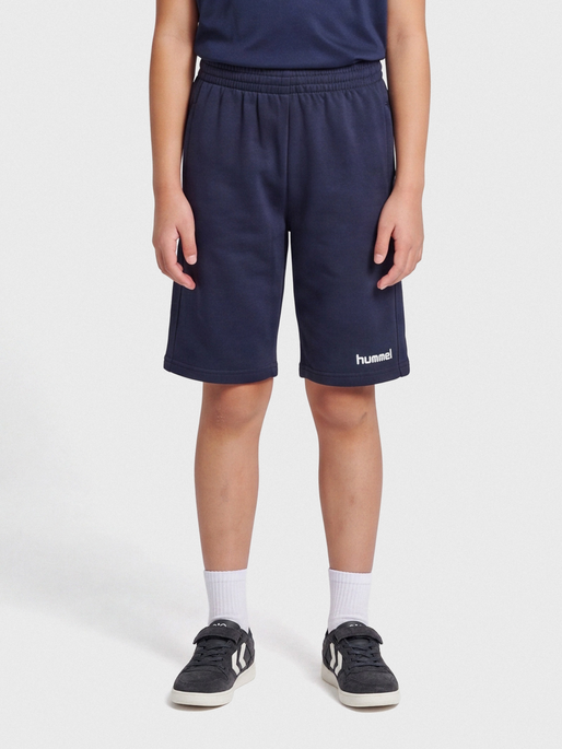 hmlGO KIDS COTTON BERMUDA SHORTS, MARINE, model