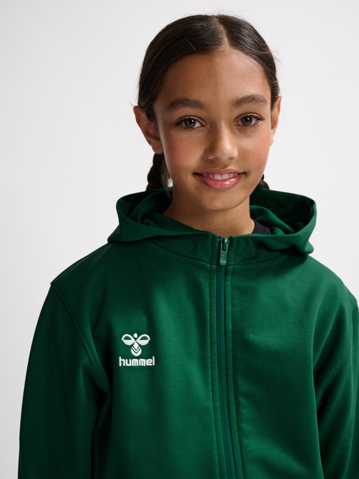 hmlGO 2.0 ZIP HOODIE KIDS, EVERGREEN, model