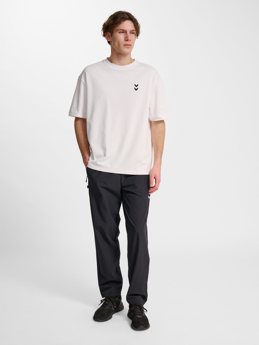 hmlHIIT LOOSE T-SHIRT S/S, WHITE, model